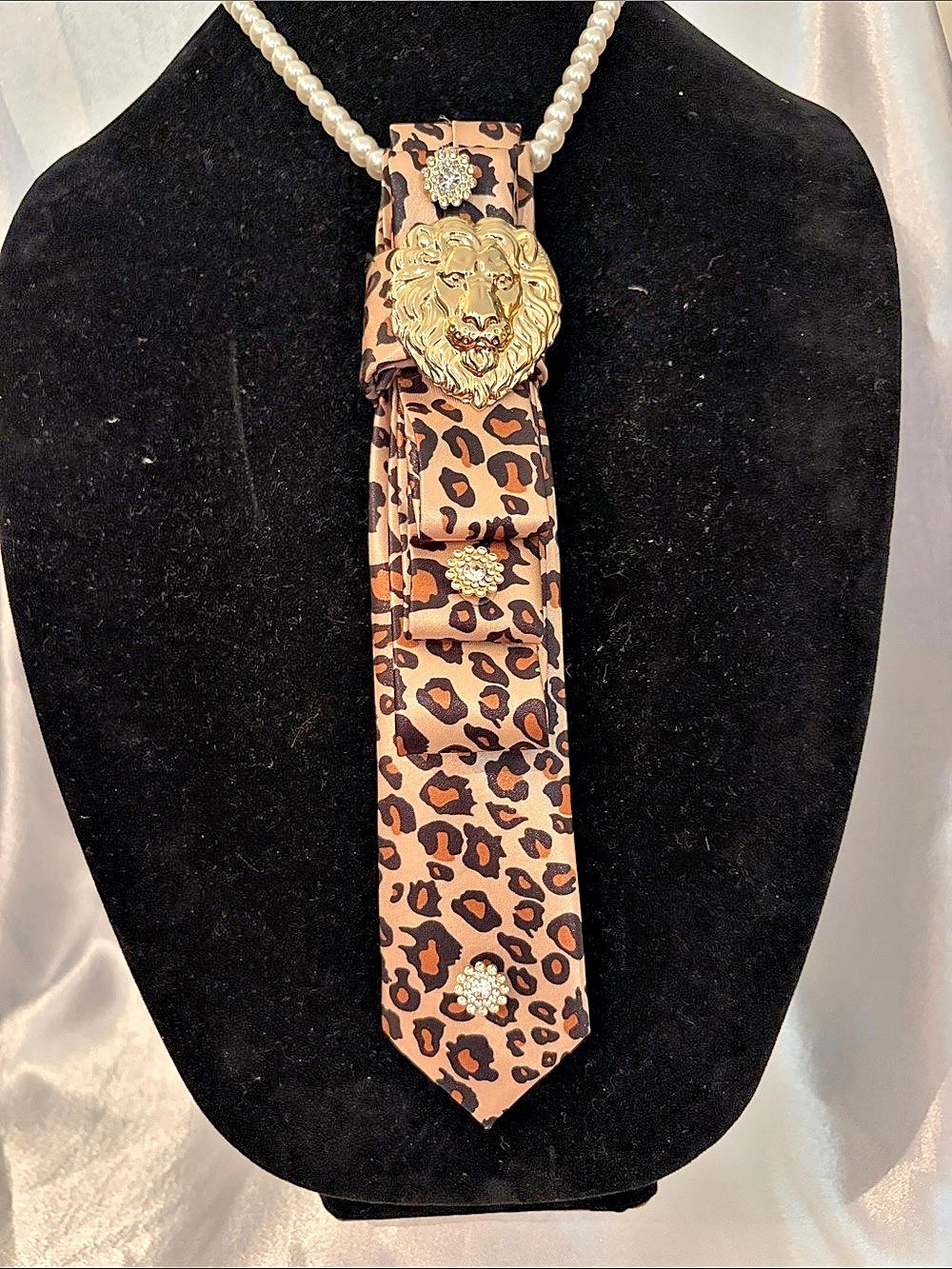 Leopard Print Lion Pendant Tie Necklace Like New